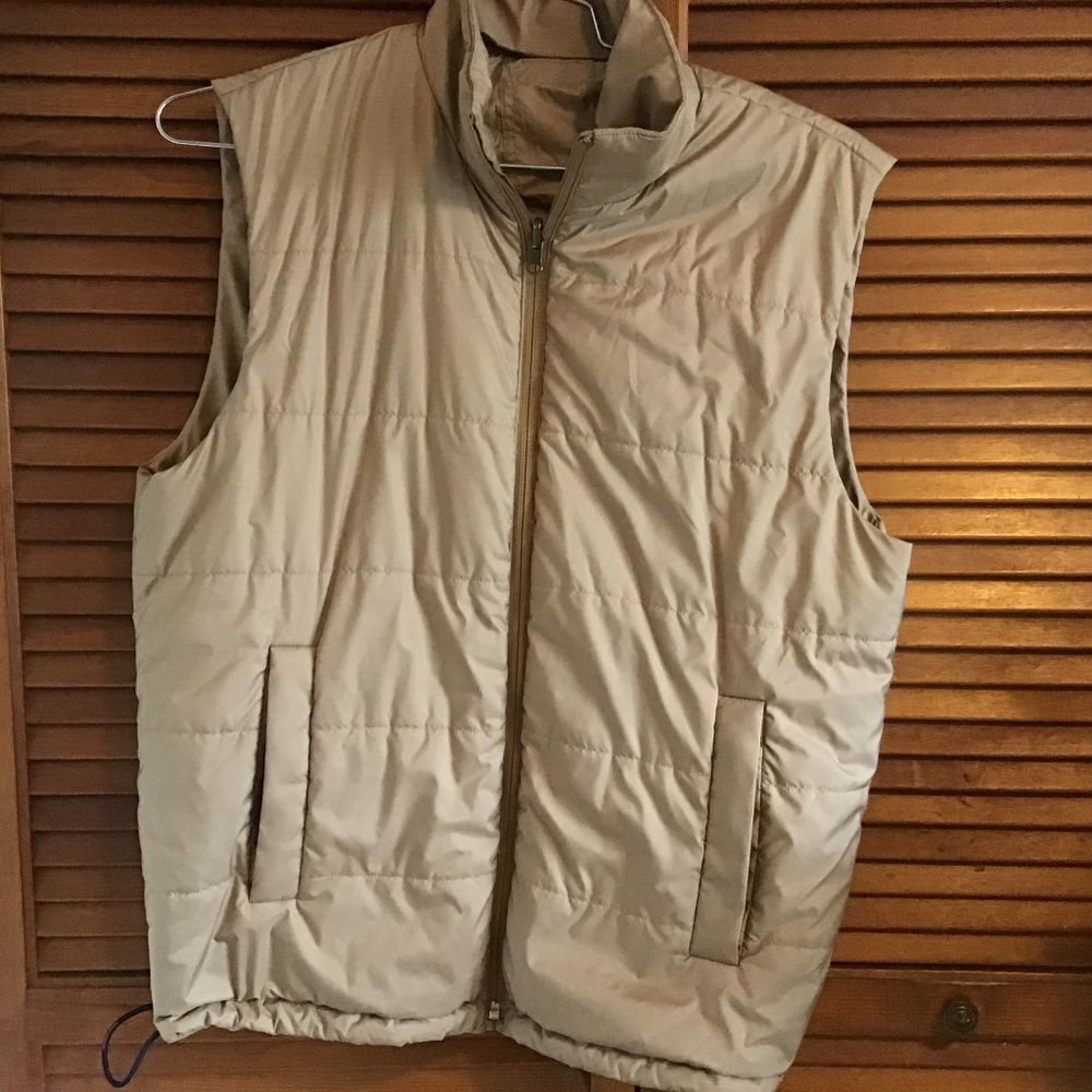 GONE‼️‼️‼️Soft and light..well made. Brooks Brothers Vest large.